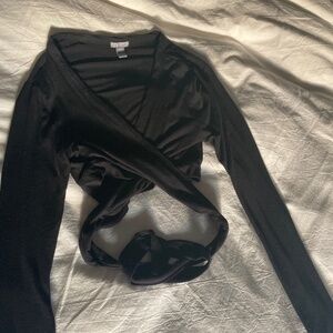 Black long sleeve Arie cropped top